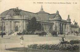 CPA Paris Le Grand Palais Des Champs Elysees - Eiffelturm