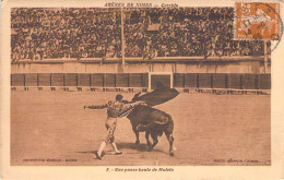CPA - CORRIDA - Arènes De NIMES - 8 - Une Passe Haute De Muleta - Corrida