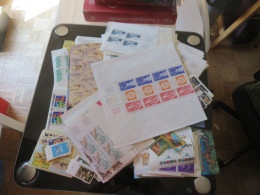 LOT ANDORRE ET NATIONS UNIS A VOIR VRAIMENT PRIX HYPER SYMPA,,,grosse Quantité De Timbres - Vrac (max 999 Timbres)