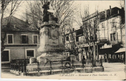 Delcampe - CPA CAVAILLON Monument Et Place Gambetta (1086751) - Cavaillon