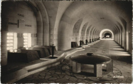Delcampe - CPA DOUAUMONT - Interieur De L'ossuaire (119416) - Douaumont
