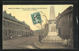 CPA Noeux-les-Mines, Rue De La Gare Et Monument Des Soldats Morts Pour La Patrie - Noeux Les Mines
