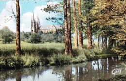 53 - Mayenne -  PONTMAIN -  L étang Et La Basilique - Pontmain