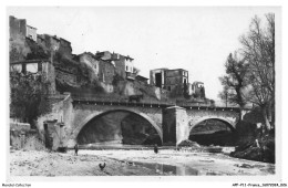 APFP11-0801-84 - LA TOUR D'AIGUES - Pont Sur La Léze - Un Coin Du Chateau - La Tour D'Aigues