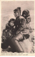 GROENLAND #FG61712 CAP YORK FEMME AVEC SON BEBE DANS L AMAUT - Groenlandia