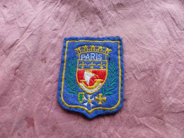 EC-451 , ECUSSON TISSU, Ville De PARIS - Patches
