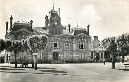 77* MORMANT Hotel De Ville  (CPSM Petit Format) Place Eglise    MA80-1485 - Mormant