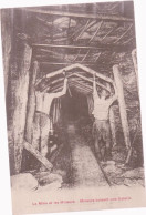 Mineurs Boisant Une Galerie - Miniere
