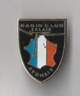 PIN'S THEME MEDIA  PRESSE RADIO CLUB ECLAIR AVONAIS VILLE AVON - Media