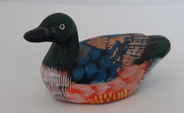 MINIATURE CREUSE EN BOIS -  UN TRES JOLI CANARD, MULTICOLORE - L : 5,5  Cm -  H :4 Cm - Poids ; 26 Gr - Animals