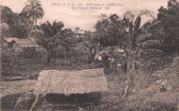 GABON LIBREVILLE Un Village Indigène N° 13 \ML4017 - Gabun