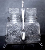 Ancien Service De Deux Pots à Condiments Ou Fruits Dans Alcool, Dans Un Panier En Métal Argenté. Début XXème - Zilverwerk