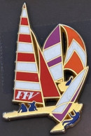 BATEAUX - NAVIRE - BOAT - BOOT - BARCA - VOILIER - FFV - FEDERATION FRANCAISE DE VOILE - EGF - PLANCHE A VOILE -AB -(30) - Boten