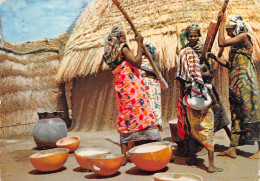 GHANA Femme Pilan Le Manioc (2 Scans)N° 8 \ML4038 - Ghana - Gold Coast
