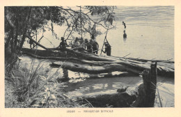 GABON Navigation Difficile Sur Un Affluent De L'Ogooué Hauts Plateaux Batéké Non Circulé (Scans R/V) N° 61 \ML4055 - Gabun