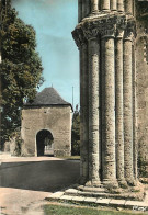17 - Surgères - Enceinte Du Château Et Pilier Gauche De L'Eglise - CPM - Voir Scans Recto-Verso - Surgères