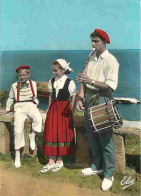 Folklore - Musique - Pays Basques - Groupe Chelitz-Tarak De Biarritz - Couple De Danseurs Basques Avec Txistulari - CPM - Music