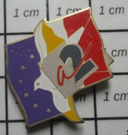 SP06 Pin's Pins / Beau Et Rare / MEDIAS / CHAINE DE TELE A2 OISEAU BLANC DRAPEAU FRANCE ET EUROPE - Media