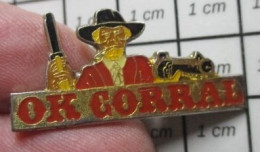 922 Pin's Pins / Beau Et Rare / CINEMA / FILM WESTERN COW-BOY OK CORRAL Double Attache - Cine