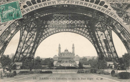 PARIS : LE TROCADERO, VU SOUS LA TOUR EIFFEL - Tour Eiffel