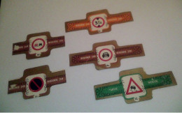 Belgique  Lot De 5 Bagues De Cigare Différentes 4 Marque Rokende Jan 1 Arvic Wervic Theme Signalisation Routière - Sigarenbandjes