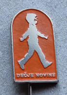 Badge Z-99-35 - Decje Novine, Gornji Milanovac, Serbia, Newspaper, Zeitung, Giornale, Journal, Magazine, - Media