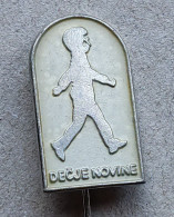 Badge Z-99-35 - Decje Novine, Gornji Milanovac, Serbia, Newspaper, Zeitung, Giornale, Journal, Magazine, - Media