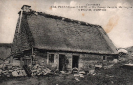 Ambert - Pierre Sur Haute - Un Buron Dans La Montagne - Type Ermite Personnage - Ambert