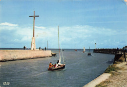 14 COURSEULLES SUR MER LES JETEES ET LE CALVAIRE - Courseulles-sur-Mer