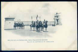 Cpa D' Espagne Relevo De La Parada Del Real Palacio De Madrid - Relevo De Centinelas De Caballeria DEC24-25 - Madrid