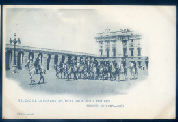 Cpa D' Espagne Relevo De La Parada Del Real Palacio De Madrid - Seccion De Caballeria DEC24-25 - Madrid