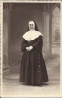 CPA Photo De LE CREUSOT - Une Religieuse (F. Laroche, Photo). - Le Creusot