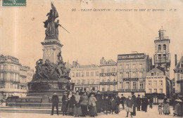 Delcampe - SAINT QUENTIN - Monument De 1557 Et BEFFROI ( Tres Animée ) - Saint Quentin