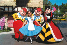 Parc D'Attractions - Disneyland - Mad Hatter Shop - Alice Curtsies - Alice Au Pays Des Merveilles - CPM - Voir Scans Rec - Disneyland