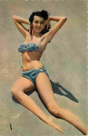 Thèmes - Pin-ups - Femme En Maillot De Bain - Baigneuse - Carte Dentelée - CPSM Format CPA - Voir Scans Recto-Verso - Pin-Ups