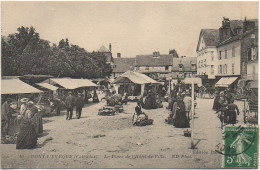 14 PONT-L'EVEQUE - La Place De L'Hôtel De Ville (Marché) - Pont-l'Evèque