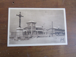 429 PALAVAS LES FLOTS (Hérault) - La Croix De La Mission Et Le Casino - Palavas Les Flots