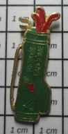 216B Pin's Pins / Beau Et Rare / SPORTS / SAC AVEC CLUBS DE GOLF TROPHEE LANCOME Grand Pin's - Golf