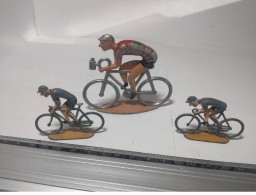 LOT DE 3 CYCLISTES ANCIENS ALU PLOMB TOUR DE FRANCE VERS 1950 CYCLISME - Jugetes Antiguos