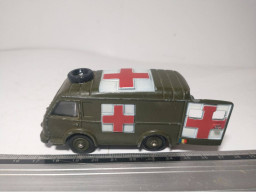 DINKY TOYS AMBULANCE MILITAIRE RENAULT CARRIER 80F SANS BOITE - Dinky