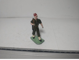 FIGURINE SOLDAT EN PLOMB ALU ANCIEN QUIRALU ? VINTAGE N°5 - Soldados De Plomo