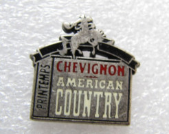 PIN'S  CHEVIGNON  AMERICAN COUNTRY  PRINTEMPS  Zamak - Andere & Zonder Classificatie