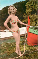 Thèmes - Pin-ups - Femme En Maillot De Bain - Baigneuse - Mention Photographie Véritable - Carte Dentelée - CPSM Format - Pin-Ups