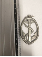 INSIGNE PENDENTIF ANCRE MARINE A IDENTIFIER - Navy