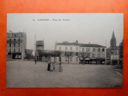 CPA (92)   GARCHES .  Place Des Tilleuls.         (Bt13.A.1268) - Garches