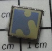 SP06 Pin's Pins / Beau Et Rare / AUTRES / Mini  Pin's FORME DE PIECE DE PUZZLE - Andere & Zonder Classificatie