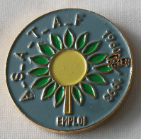 Jeton De Caddie - A-S-A-T-A-F - 1960 - 1993 - ASSOCIATION DES AGENTS TECHNIQUES AVEUGLES - PARIS - En Métal - (1) - - Trolley Token/Shopping Trolley Chip