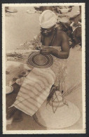 CPA Cameroun Type Ethnic Non Circulée Métier Fabriquante De Chapeaux - Kamerun