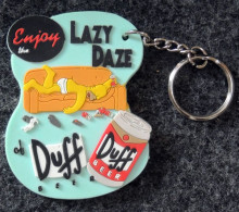 DESSIN Animé BD : Ancien Porte-clé Collection Les SIMPSON'S  HOMER Et Beer DUFF En Résine Souple - Portachiavi