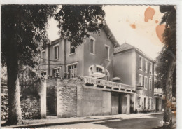 43 . BLESLE . HOTEL DE L'HERMITAGE .( Voir 2 Scans ) TACHES DE ROUILLES A DROITE - Blesle